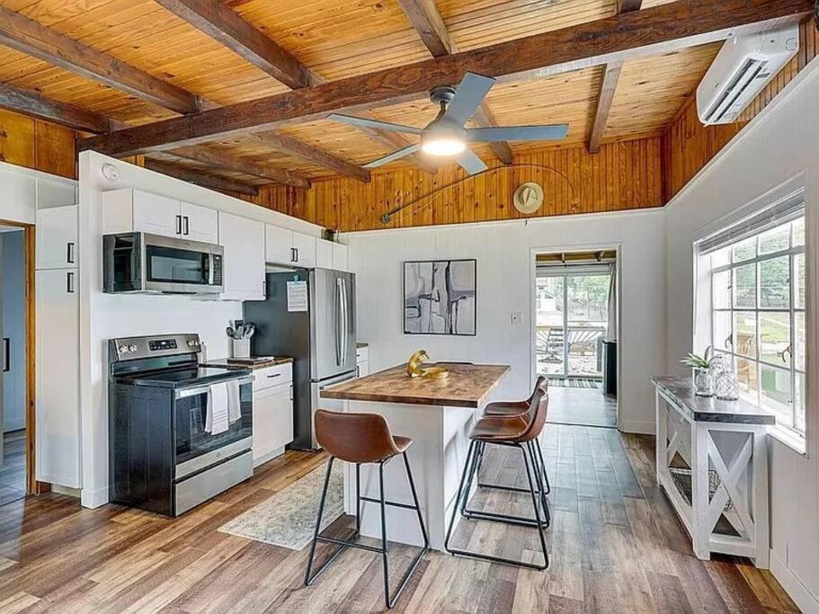 Sunrise Beach Lakefront Cottage In Secluded Cove מראה חיצוני תמונה