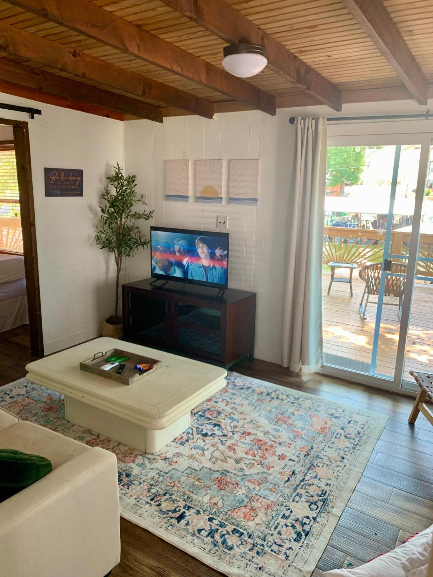 Sunrise Beach Lakefront Cottage In Secluded Cove מראה חיצוני תמונה